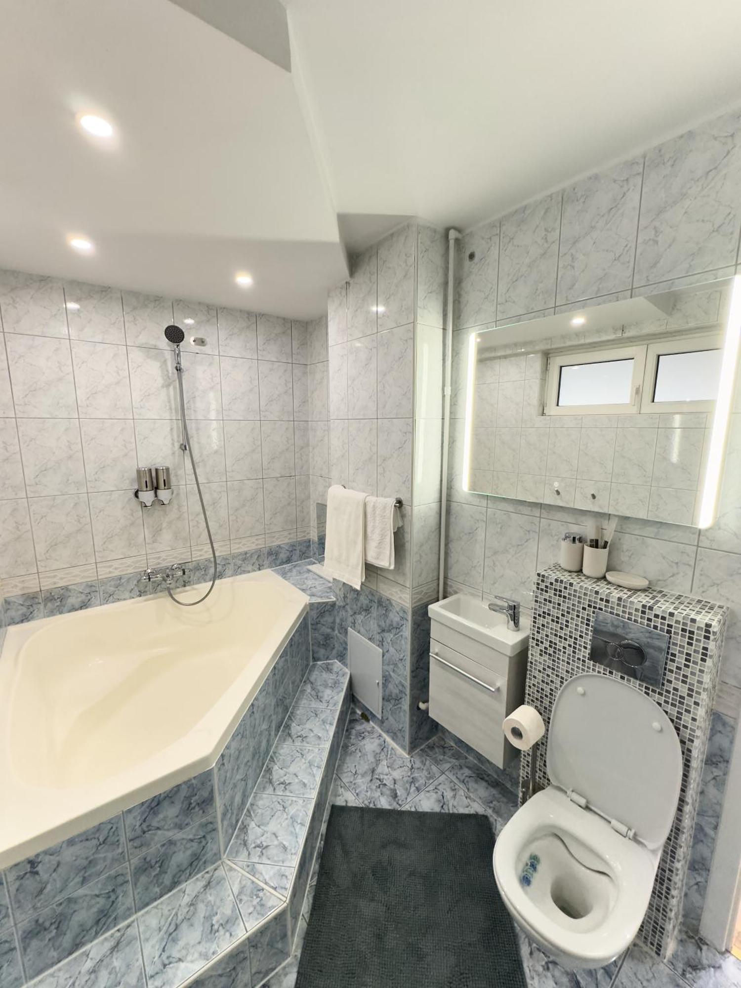 20 Apartment Centre ブカレスト エクステリア 写真